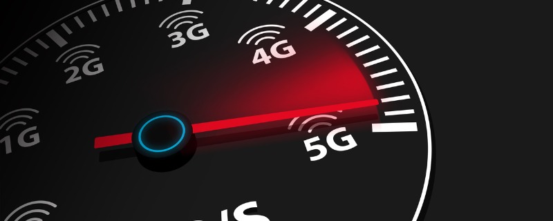 Test de débit sous forme d'indicateur de vitesse qui indique la 5G au maximum.