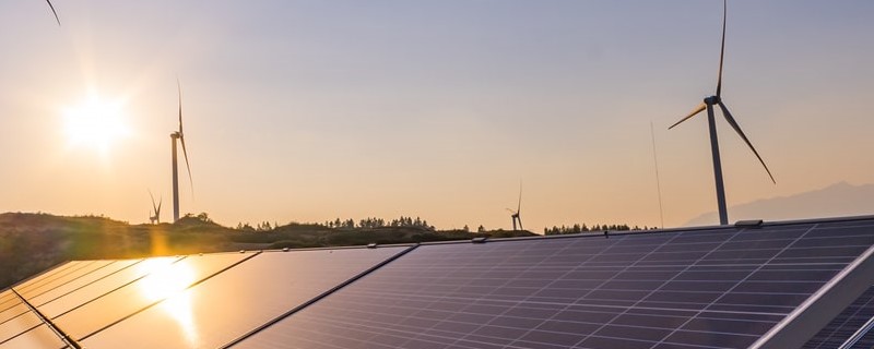 Centrales éoliennes et solaires