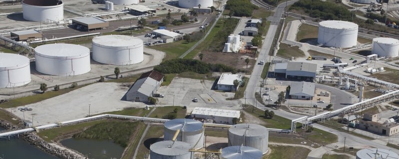 Vue aérienne du pétrolier de stockage