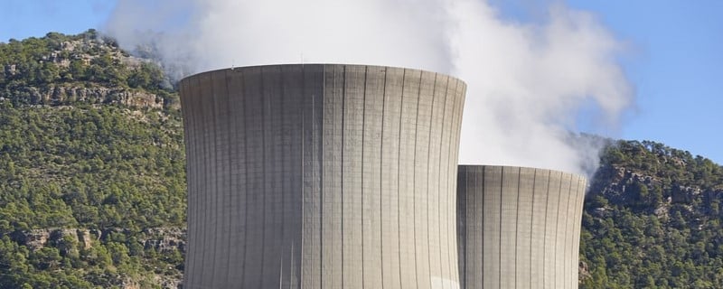 Cheminées de centrale nucléaire à vapeur