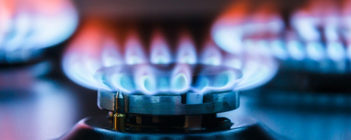 Augmentation des prix du gaz naturel, augmentation de la production de gaz, Le gaz brûle dans un brûleur à gaz