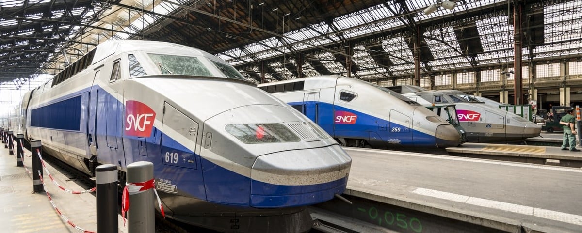 Trains TGV stationnés sur le quai de la gare de Lyon.